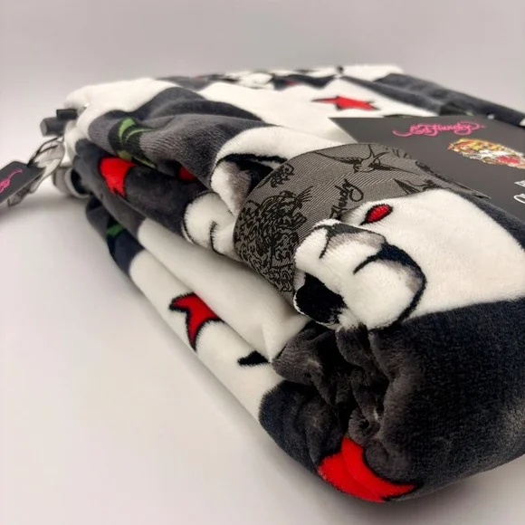 Ed Hardy Printed Oversized Throw Blanket Skulls Cowboy Hat Checkered Red Stars - Picture 4 of 6